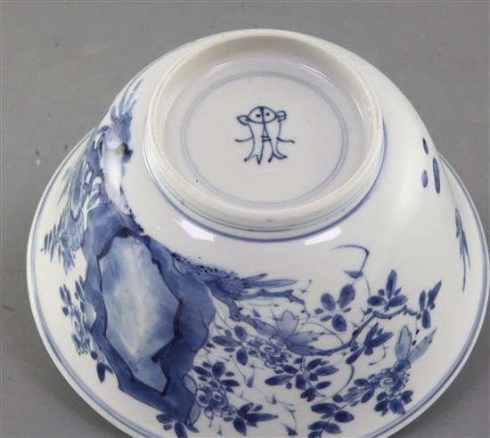 A Chinese blue and white bowl, Kangxi period, diameter 18cm